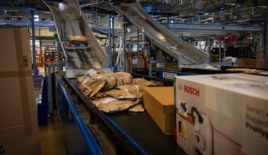 Post, Pakker | Aldri opplevd større pågang av pakker: – Må brette opp ermene og stå på