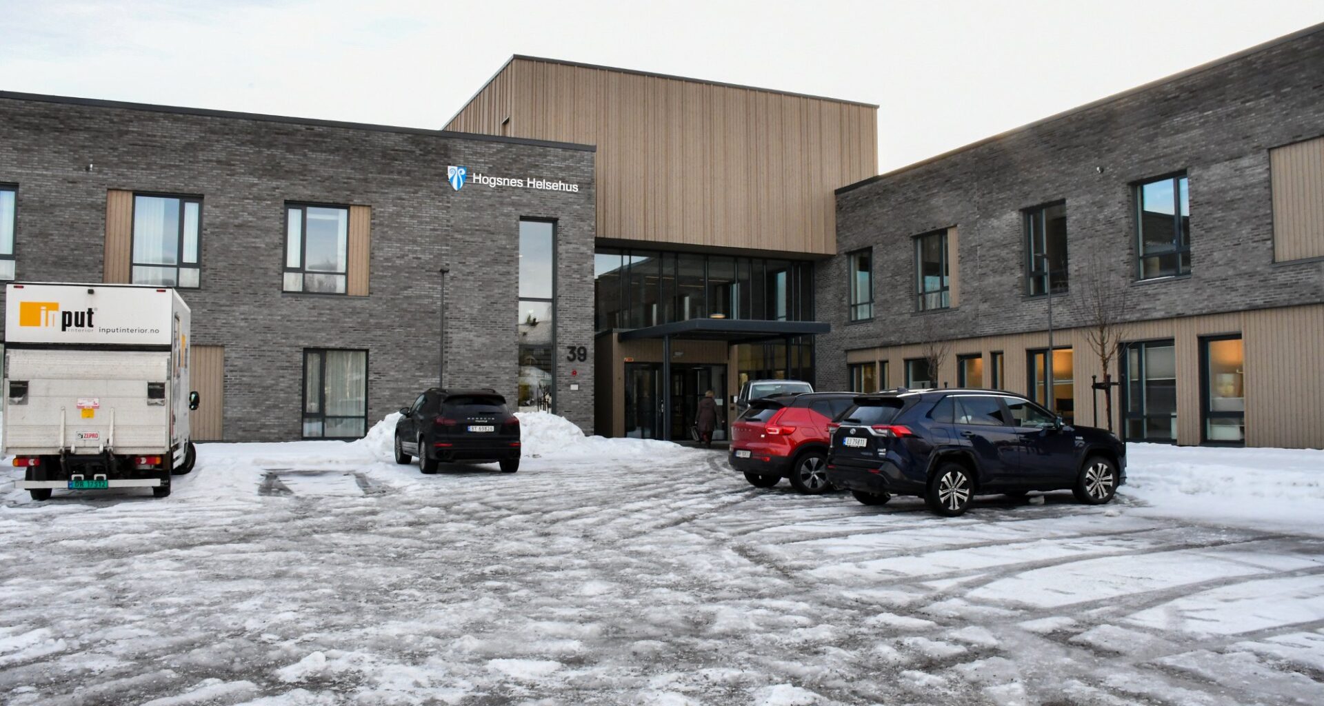 Tønsberg, Hogsnes helsehus | Folk raser etter stengingen av 18 langtidsplasser ved Hogsnes helsehus – det er ikke første gangen kommentarfeltet koker