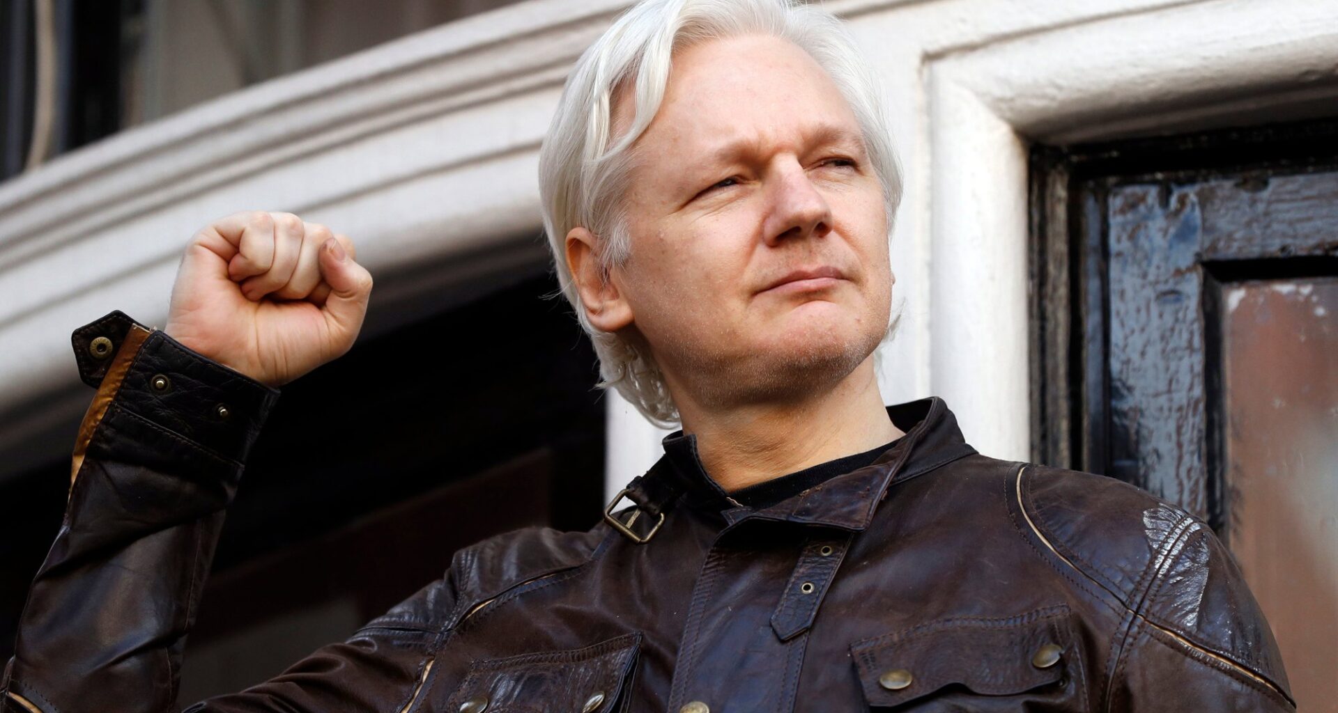 Wikileaks, Julian Assange | Assange politianmelder Nobelstiftelsen