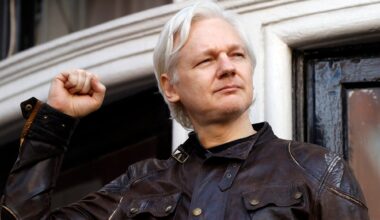 Wikileaks, Julian Assange | Assange politianmelder Nobelstiftelsen