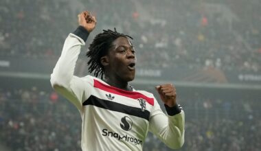 Manchester United-legende ut mot Mainoo-behandling: – Han blir ødelagt