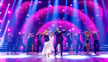 Skal vi danse: Deltakerne danser til ikoner