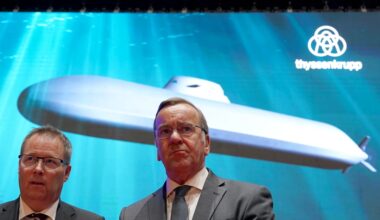 Regjeringen kjøper ubåter og langtrekkende missiler