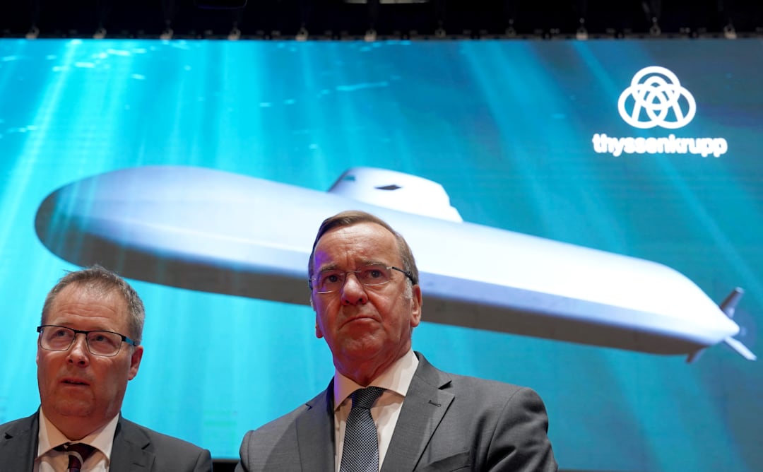 Regjeringen kjøper ubåter og langtrekkende missiler