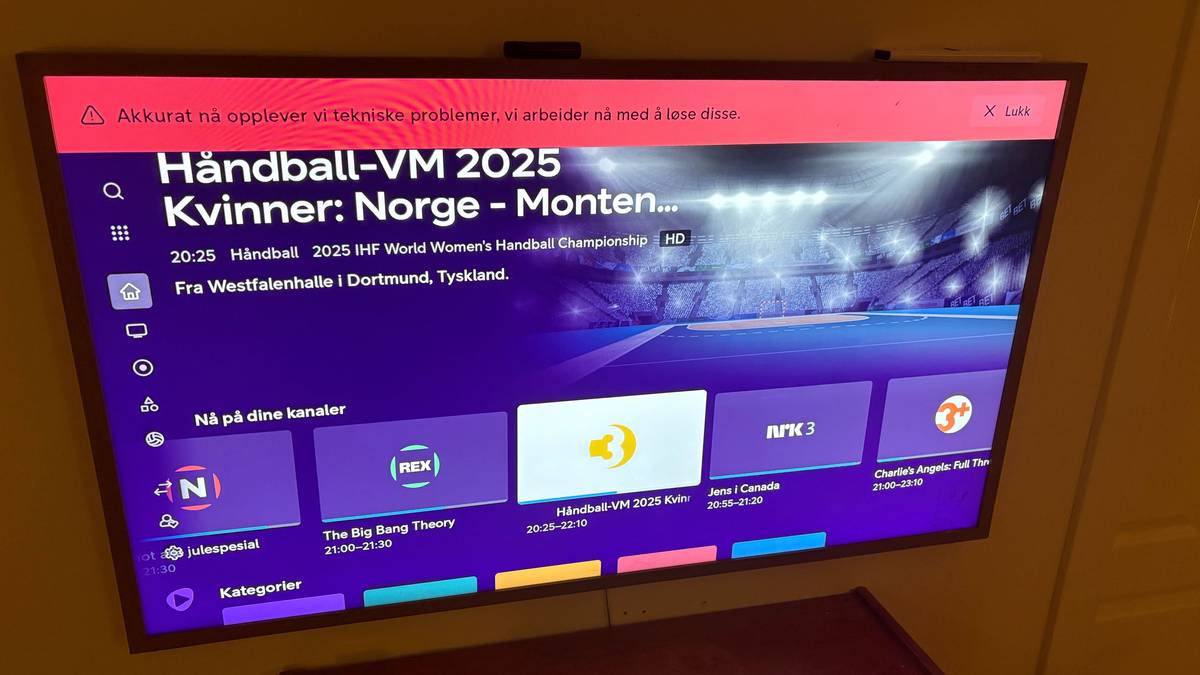 En TV med en feilmelding på skjermen.