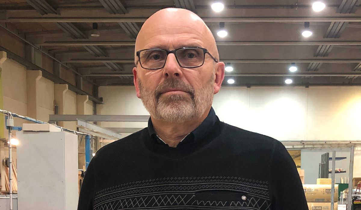 Permit­terer og søker etter nye ansatte samtidig