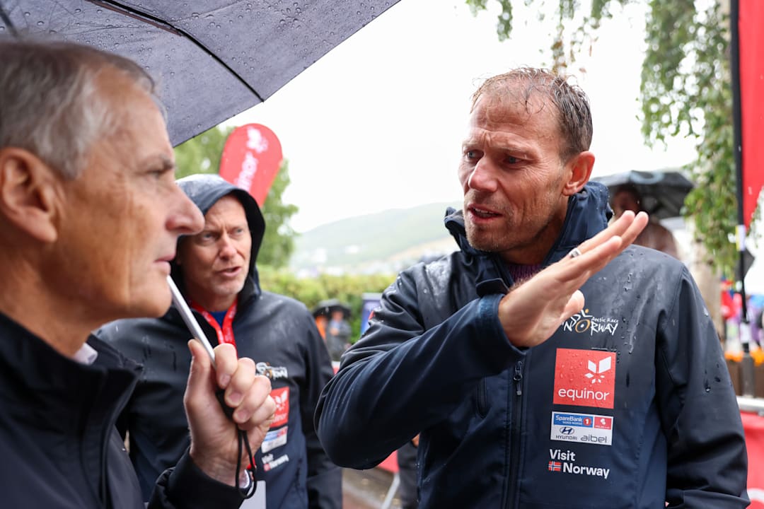 – Latterlig, patetisk og teit