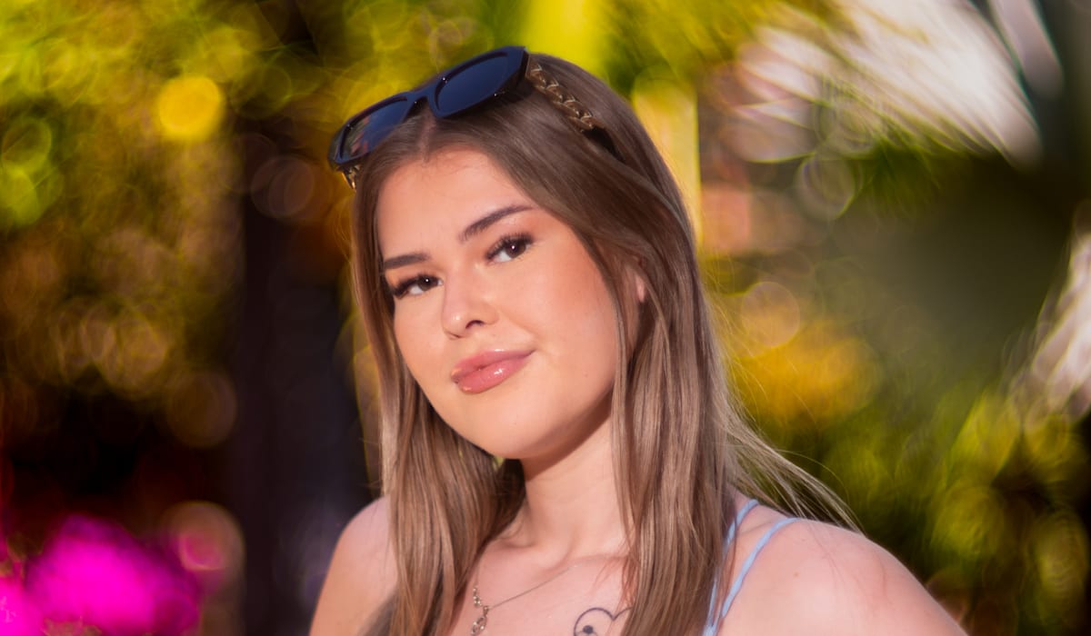 Emma (22) er med i «Paradise Hotel»