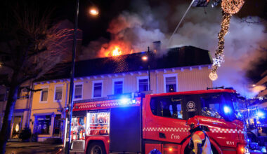 Brann i butikk i Kristiansand – evakuerer naboer