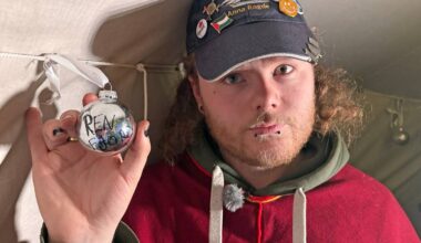 Thomas-André Terjesønn (22) fra Harstad skal feire jul i teltleiren i Repparfjord