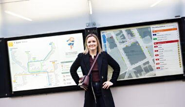 Samferdselsbyråd Marit Kristine Vea (V) i Oslo vil gjerne gi de reisende billigere månedkort. Nå får hun penger fra staten til å gjøre nettopp det.