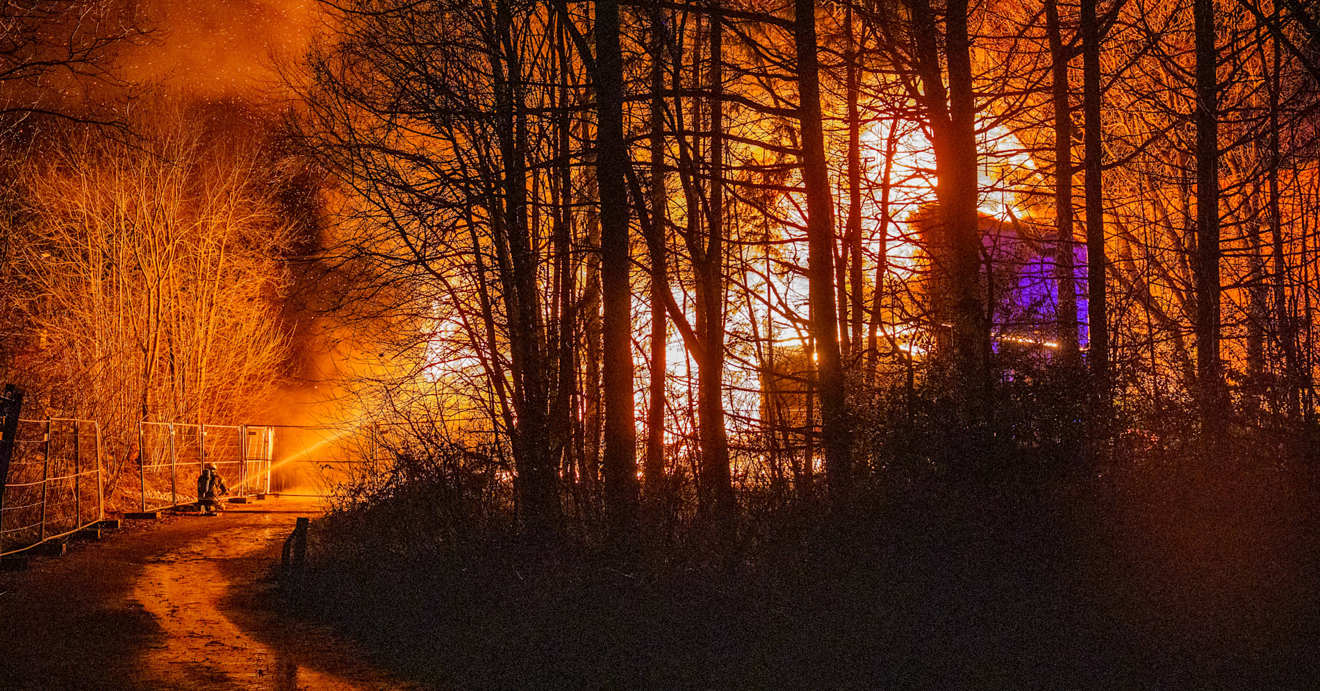 Det var full fyr da brannvesenet kom til stedet.