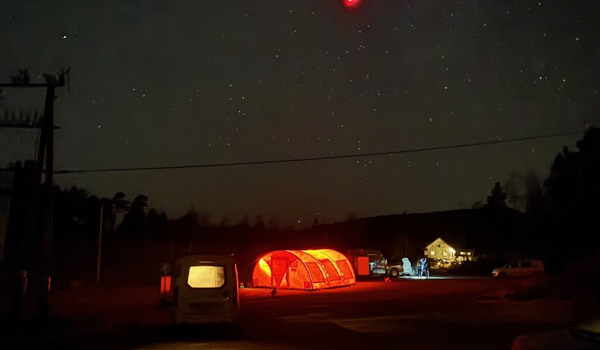 Fort­set­ter søket etter savnet kvinne utover kvel­den