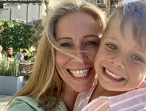 Hver morgen sender Eik (5) og mamma slengkyss til pappa oppe i himmelen