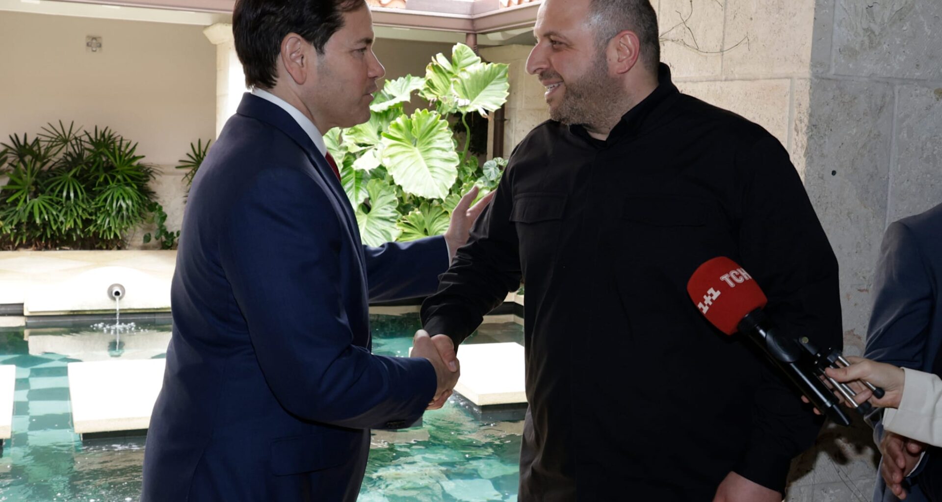 Ukrainas forhandlingsleder Rustem Umerov sammen med USAs utenriksminister Marco Rubio i Florida i USA i november.