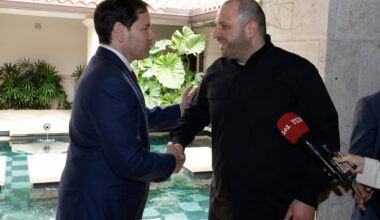 Ukrainas forhandlingsleder Rustem Umerov sammen med USAs utenriksminister Marco Rubio i Florida i USA i november.