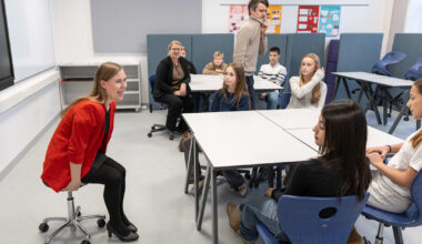 Barneminister Lene Vågslid (Ap)møter motstand om 15-årsgrensen