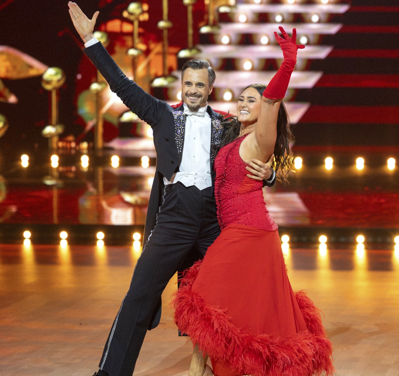 RIGGO: Viggo Venn og Rikke Lund - eller Riggo, som de har begynt å kalle seg. - Det er ikke ofte du får jobbe så tett på en annen kunstorm. Jeg har blitt veldig glad i Rikke, forteller Viggo. Foto: TV 2