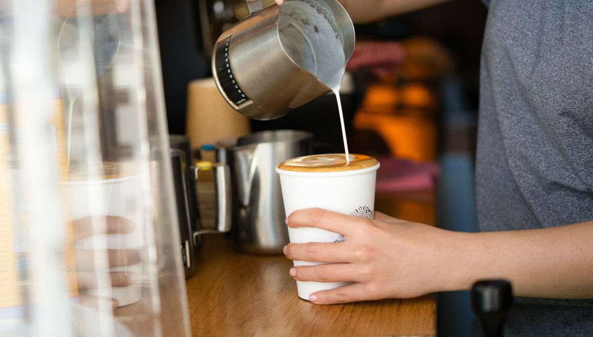 Kjemiske stoffer kan lekke fra pappkopper i varm kaffe og te
