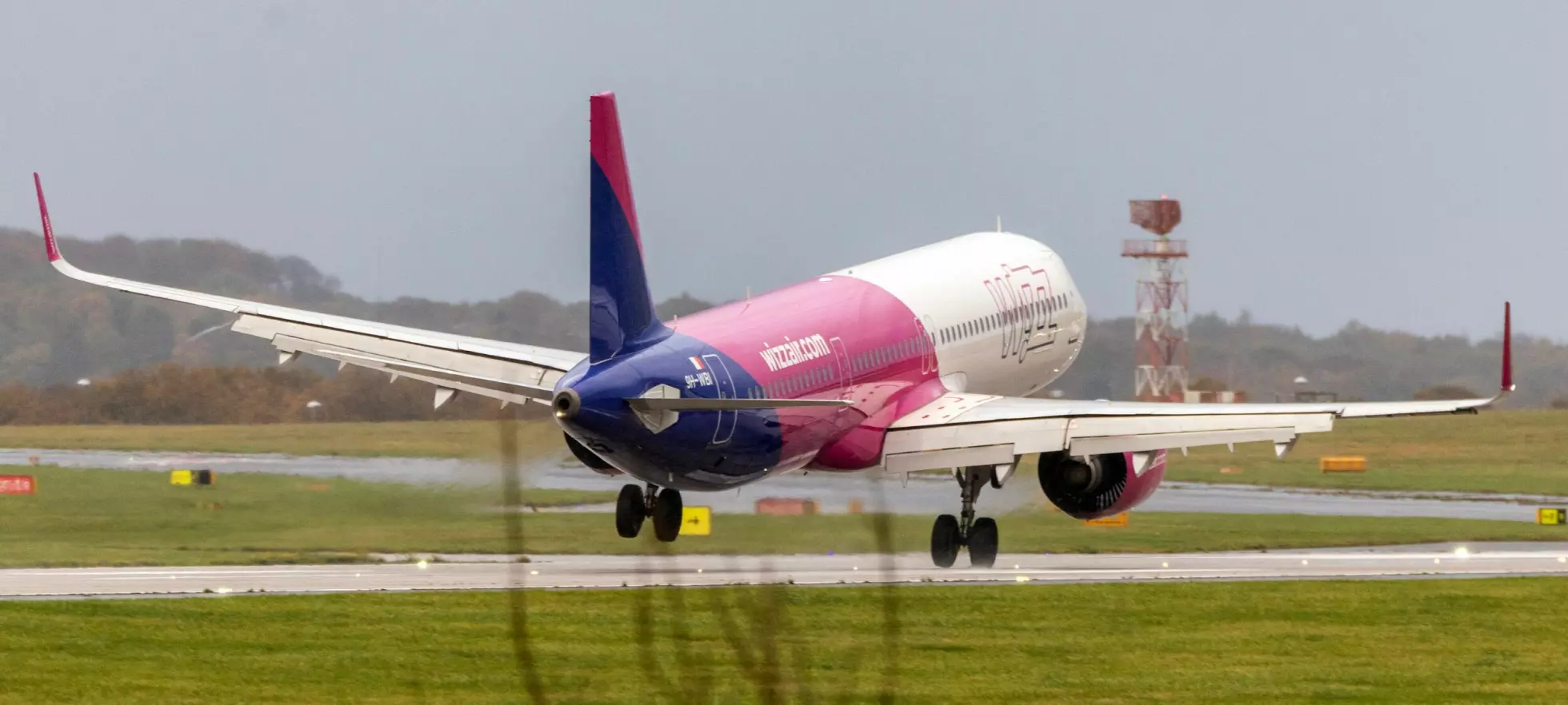 Rakk ikke flyet - løp ut på rullebanen