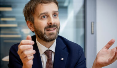 Advarer mot hastverk