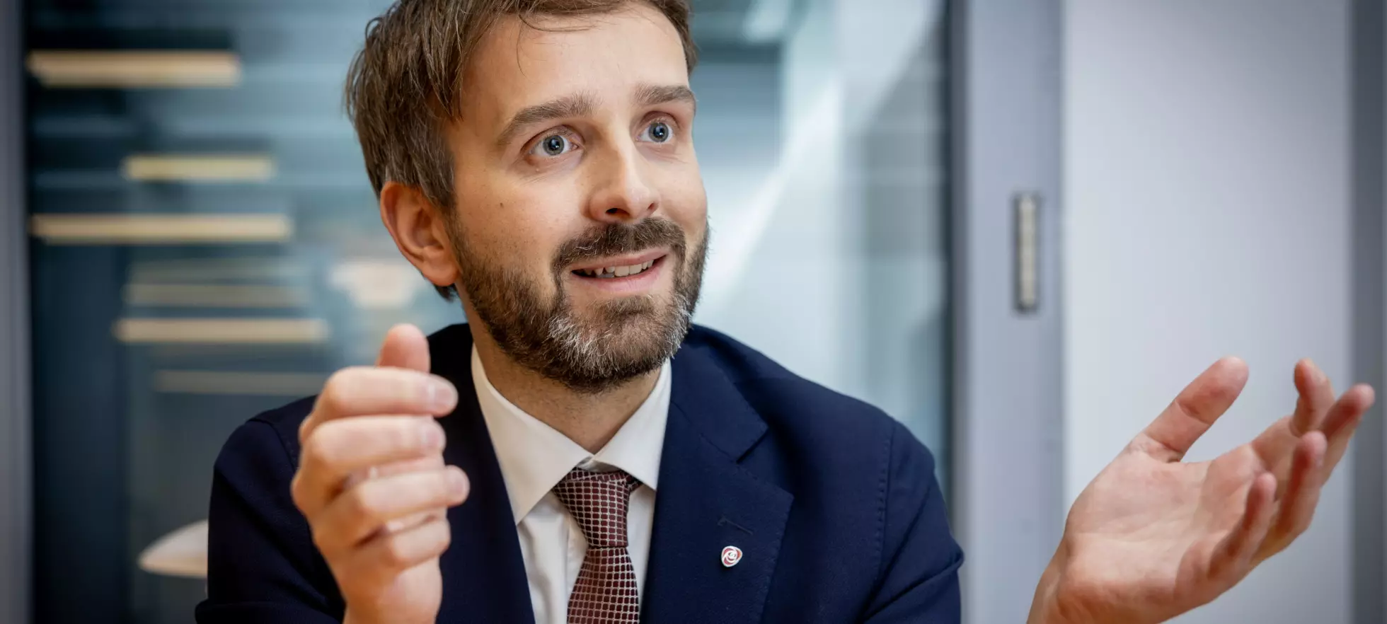 Advarer mot hastverk