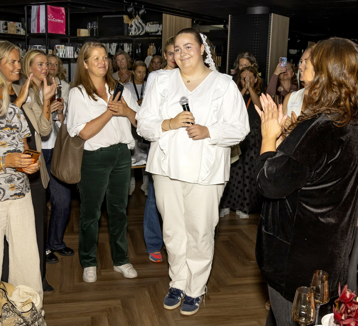 SATTE STEMNING: Andrea sang Lucia-sangen under Magnor-lanseringen.