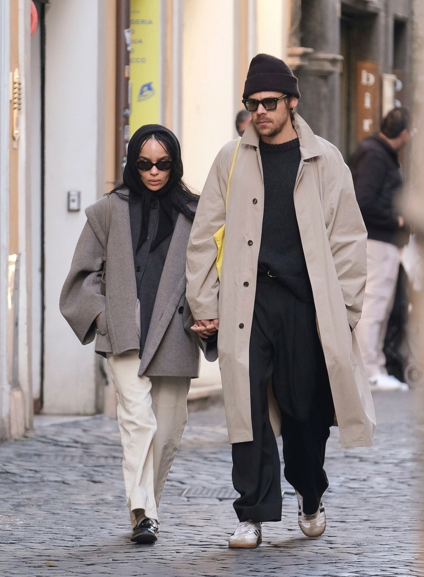 NYTER: Paret ser ut til å nyte privatlivet Romas gater. Foto: AGFO/ NTB