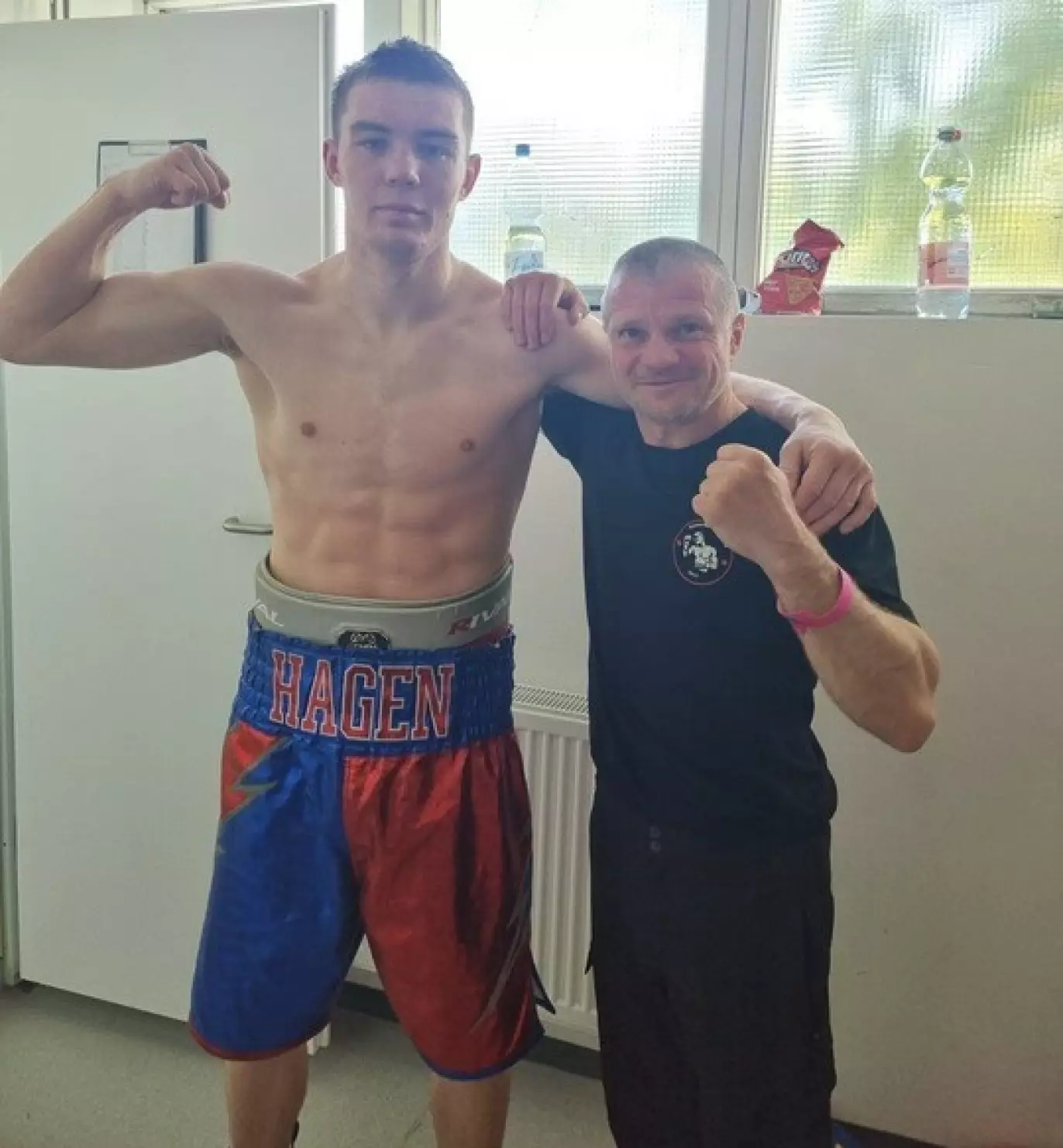 LÆRER OG ELEV: Wladimir Sidorenko (t.h.) har OL-bronse i boksing. Nå forsøker han å løfte Adrian Hagen til å bli en ener. Foto: Privat