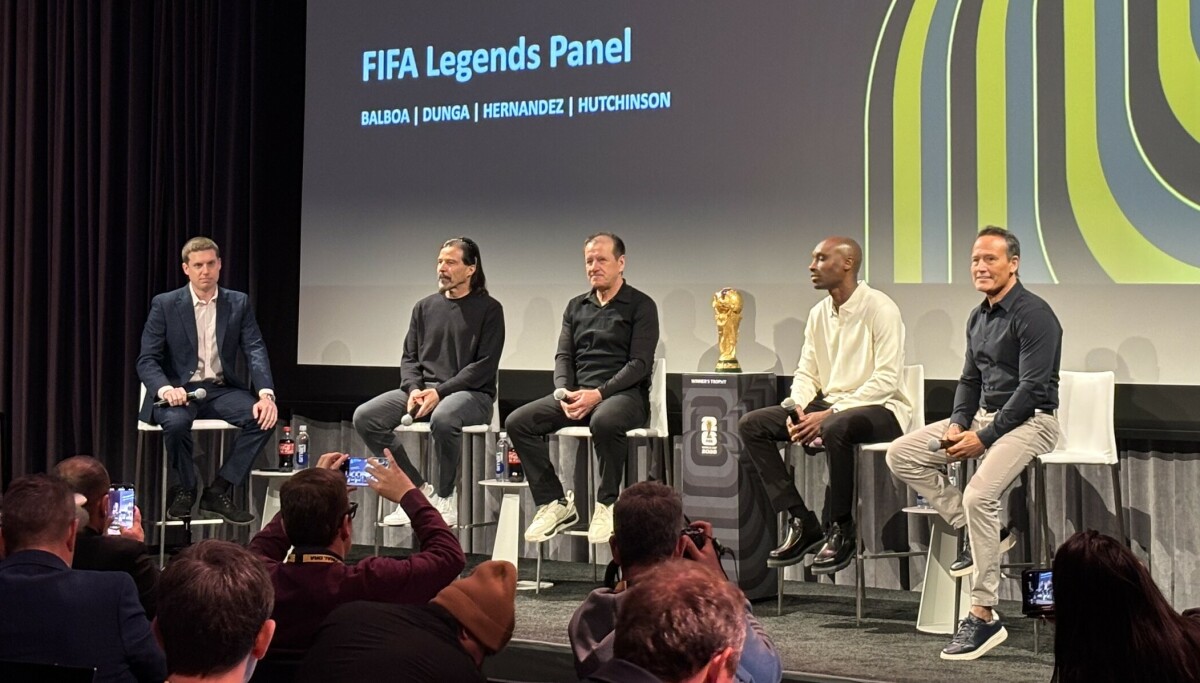 Marcelo Balboa (USA), Dunga (Brasil), Atiba Hutchinson (Canada) og Luis Hernández (Mexico) møttes til en prat før VM-trekningen.