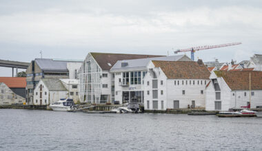 Falt i sjøen etter urinering