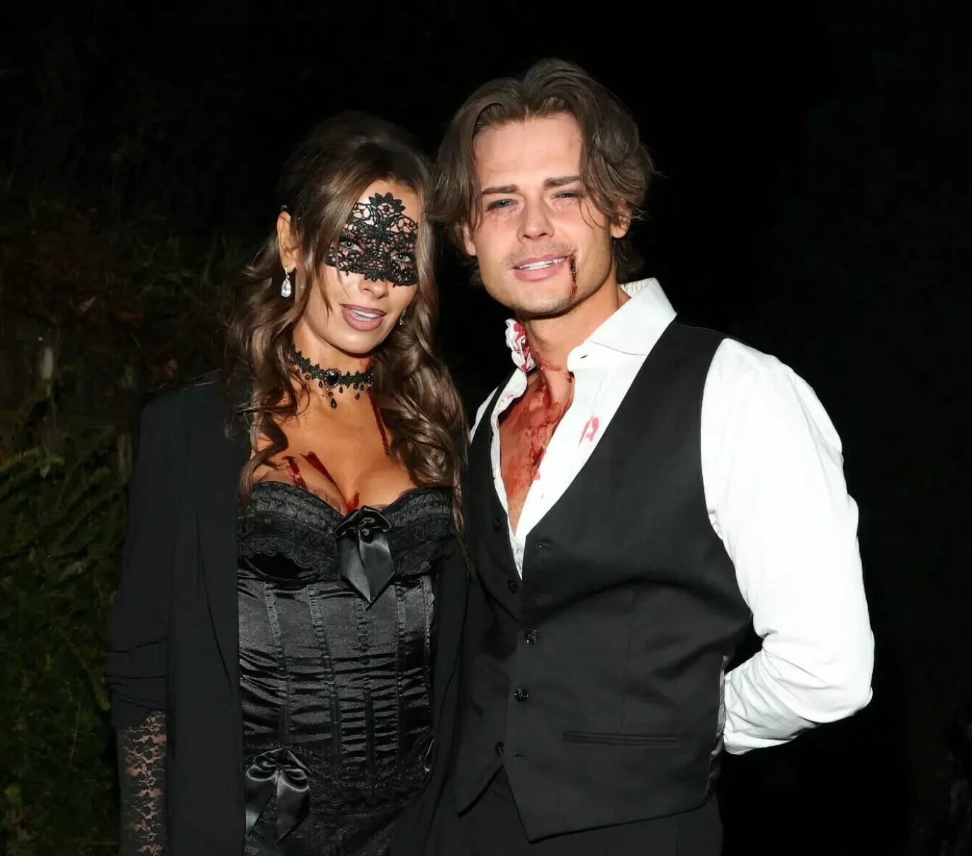 KOM SAMMEN: Halloweenfesten var Aleksander Sæterstøl og kjærestens første event som par. Foto: Andreas Fadum/Se og Hør