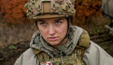 Kvinner stormer til droneenhetene