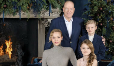 Fyrsteparet av Monaco innleder julen med elegant julekort