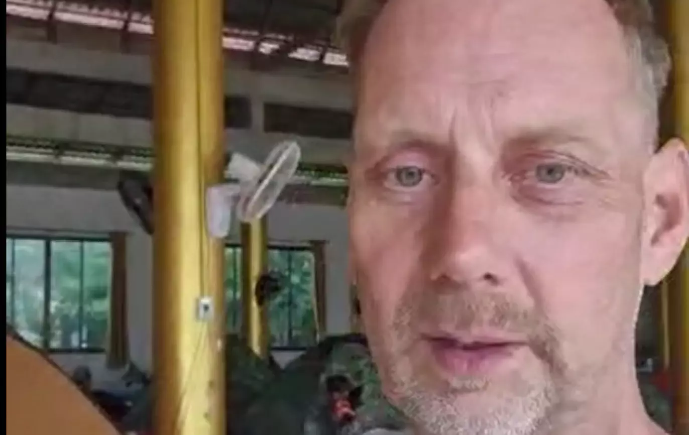 BLIR VÆRENDE: Trønderen Per Landmark har tenkt å bli værende i Pakham i Thailand til utpå våren - til tross for kampene som raser få mil unna. Foto: Skjermdump fra Per Landmarks video