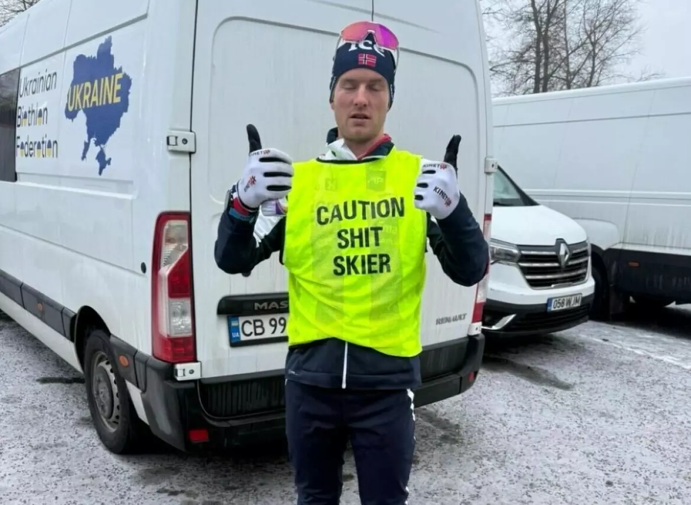 TOK PÅ DENNE: - I mitt hode gjorde jeg bare det jeg fikk beskjed om. I hodet til alle andre var jeg visst en cocky jævel, sier Johan-Olav Botn om refleksvesten han brukte på trening. Foto: Privat