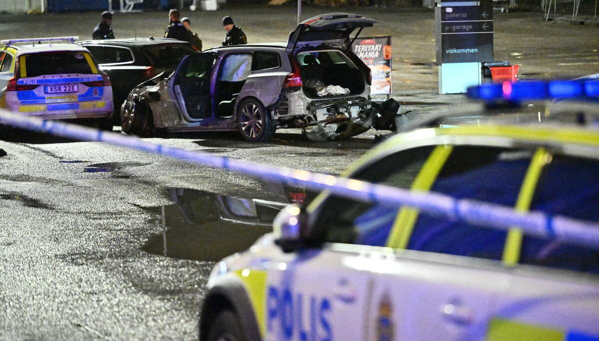 Sju politibiler skadet under biljakt