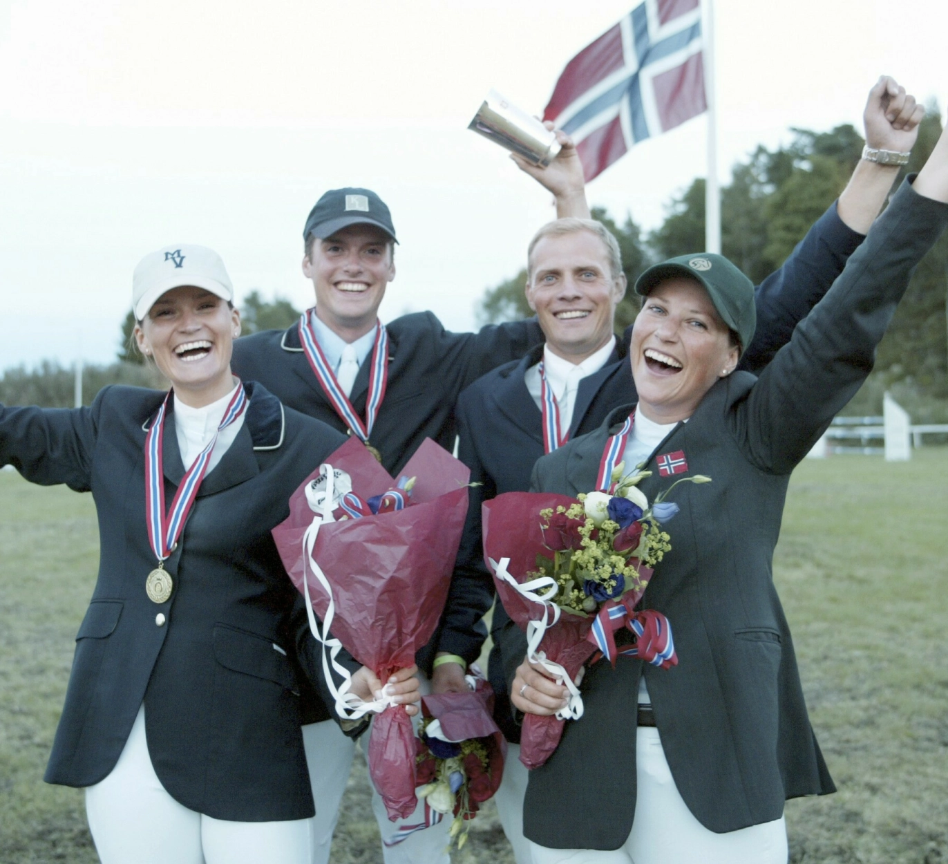 STAVERN: Prinsesse Märtha var i flere år på det norske sprangridningslandslaget. Til venstre Märthas første forlover og tidligere bestevenninne Marianne Ullrichsen. Foto: Preben Sparre-Enger