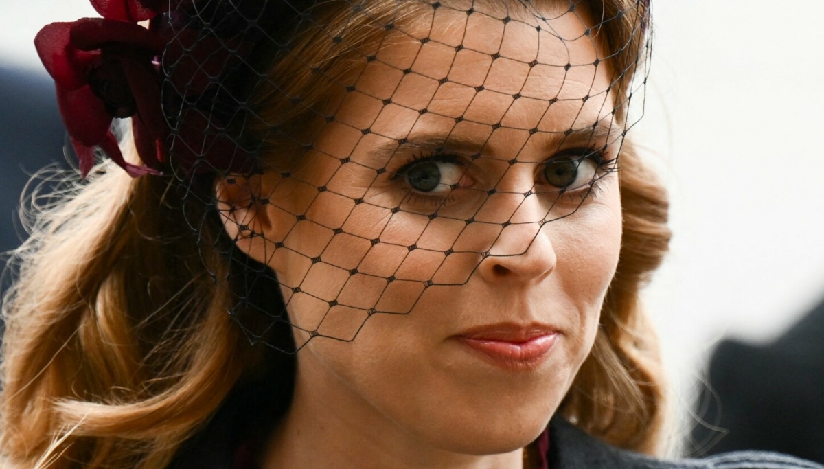Prinsesse Beatrice må velge mellom kongefamilien eller faren