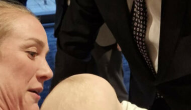 Kong Haralds rørende møte med Birgit Skarsteins baby