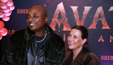 Kjendiser ankommer den rød løperen for eksklusiv «Avatar