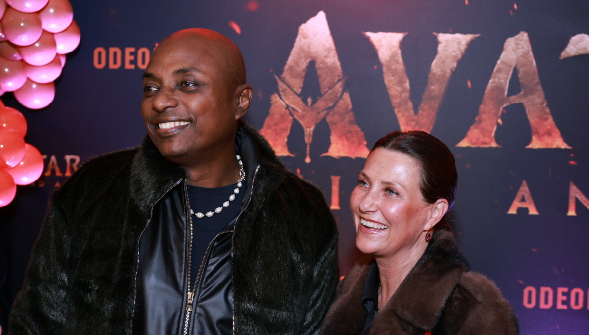 Kjendiser ankommer den rød løperen for eksklusiv «Avatar