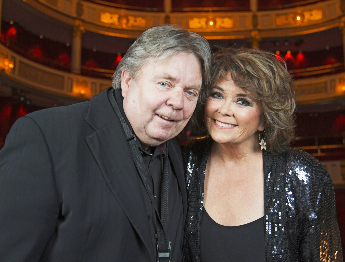 SAMMEN PÅ SCENEN: I Drammen Teater var Reidar
med på Wenches suksessforestilling «66». Foto: Werner Juvik