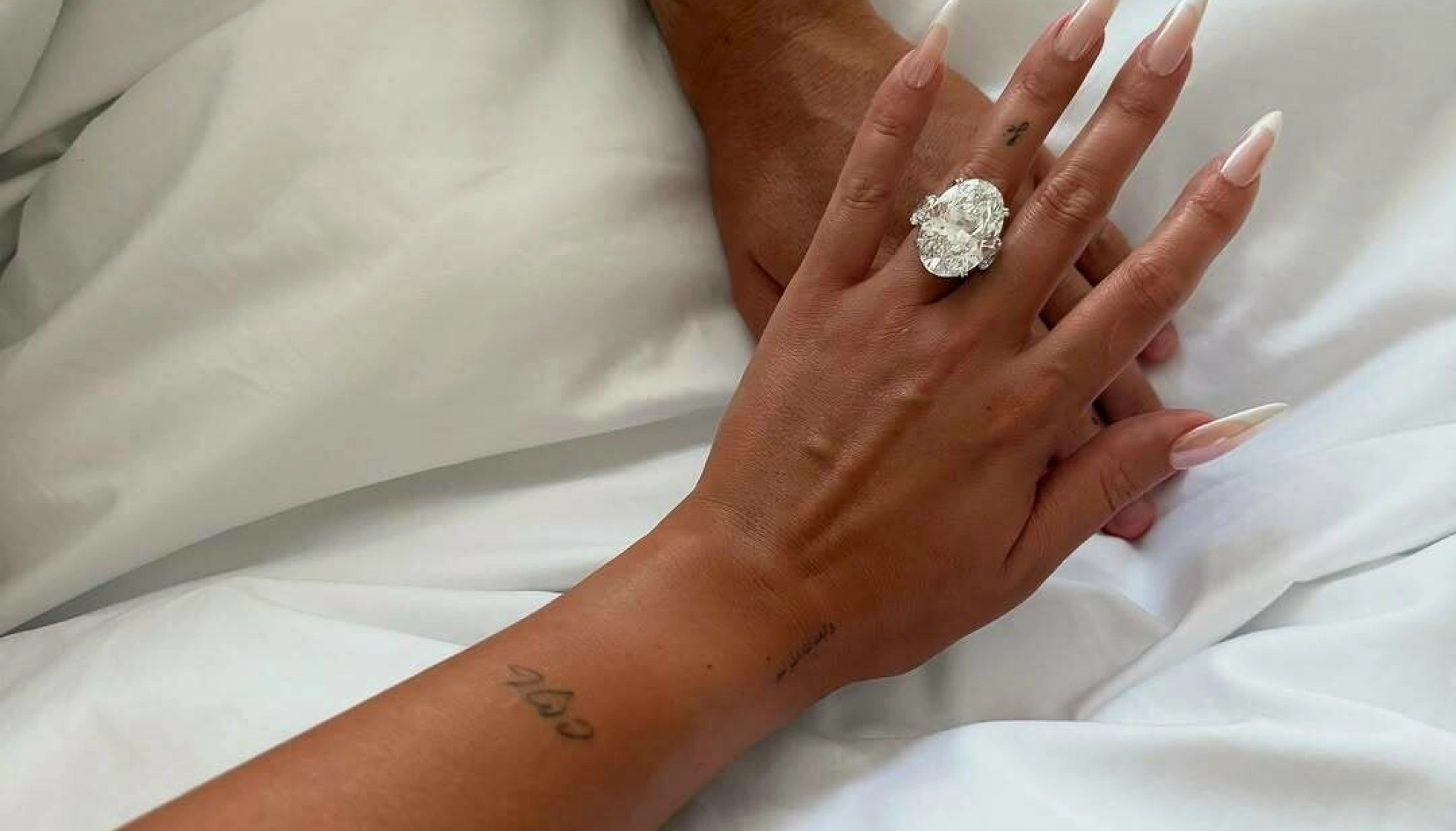 30 MILLIONER: Den spektakulære ringen kostet over 30 millioner kroner. Foto: Skjermbilde: @georginagio / Instagram