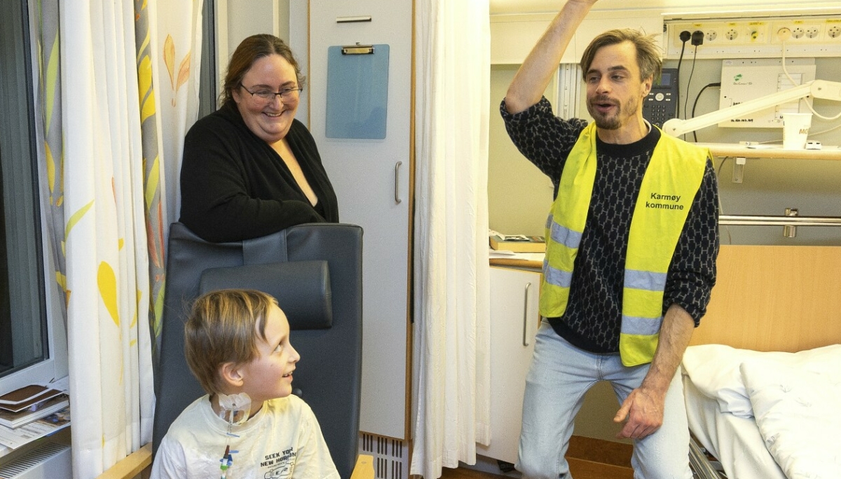 Viggo Venn sprer juleglede på sykehuset på julaften