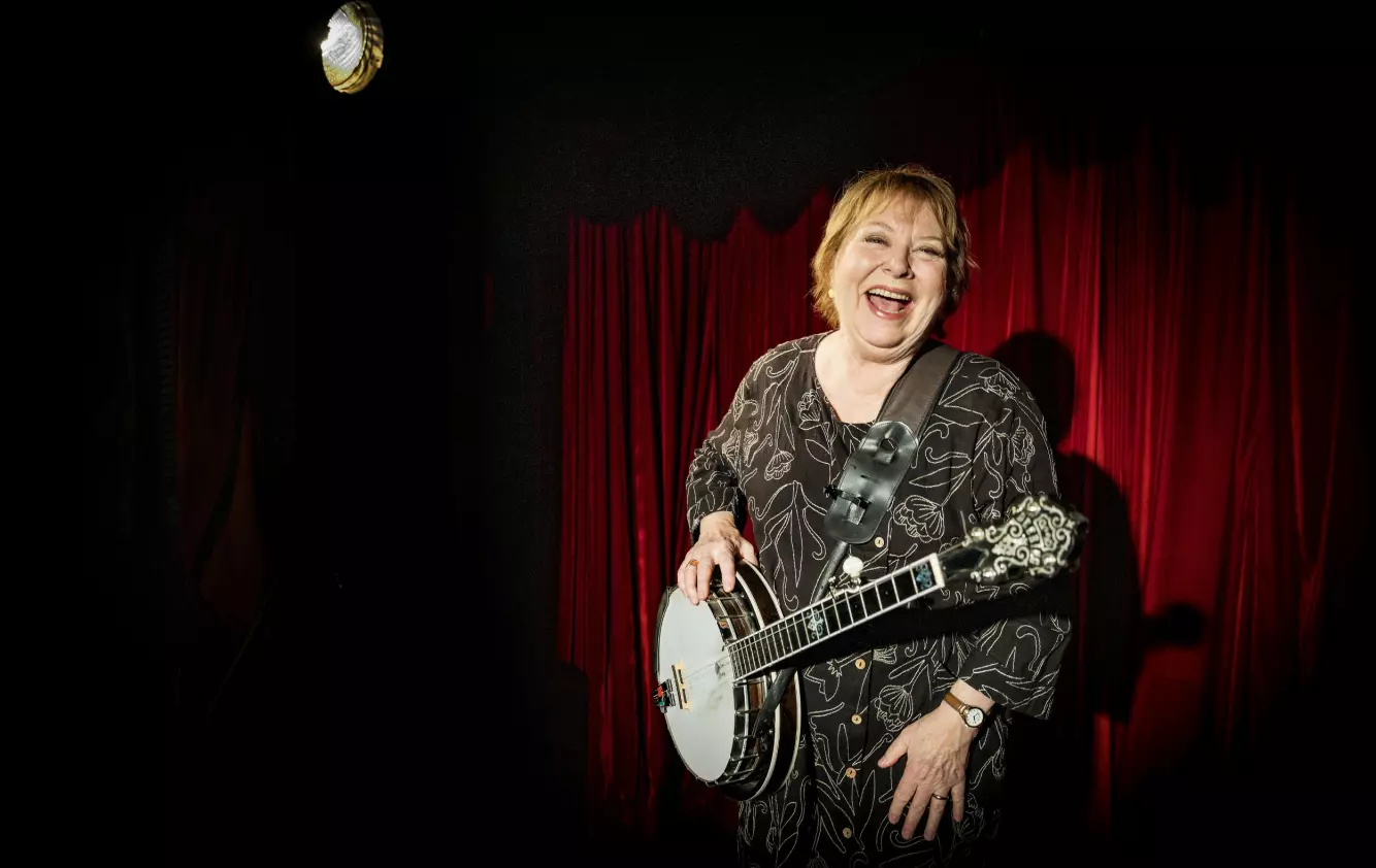 BANJOENS DRONNING: Kari Svendsen har spilt banjo siden hun var 16 år. Fra 1970-tallet opptrådte hun som soloartist og etter hvert i flere revyer. I 2011 fikk hun Oslo bys høyeste utmerkelse, St. Hallvard-medaljen. Foto: Nina Hansen / Dagbladet