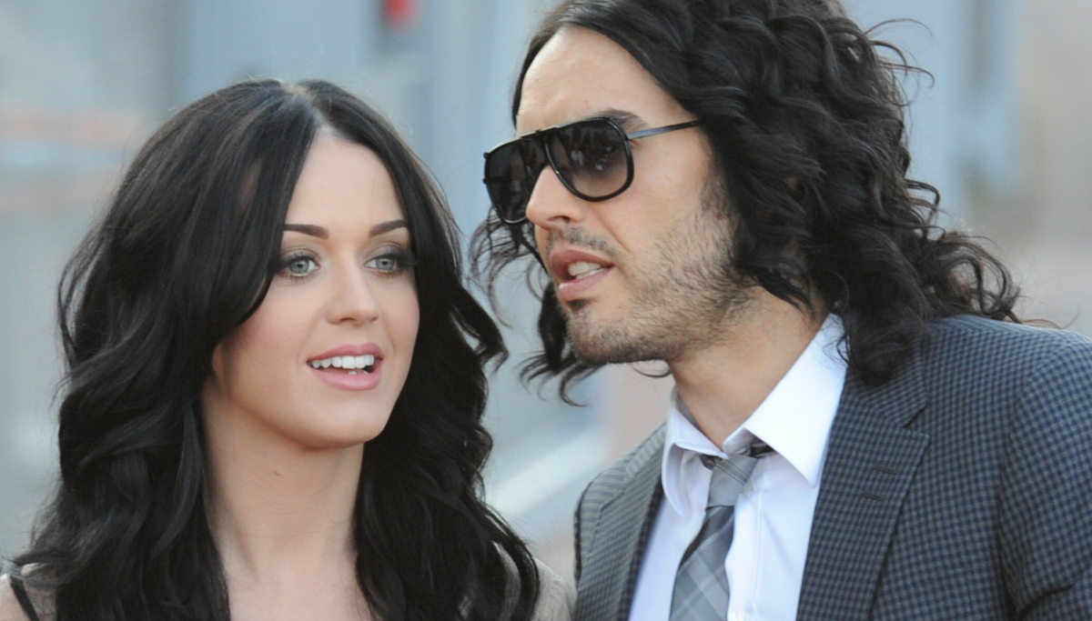 Russell Brand kritiserer Katy Perrys forhold til Justin Trudeau