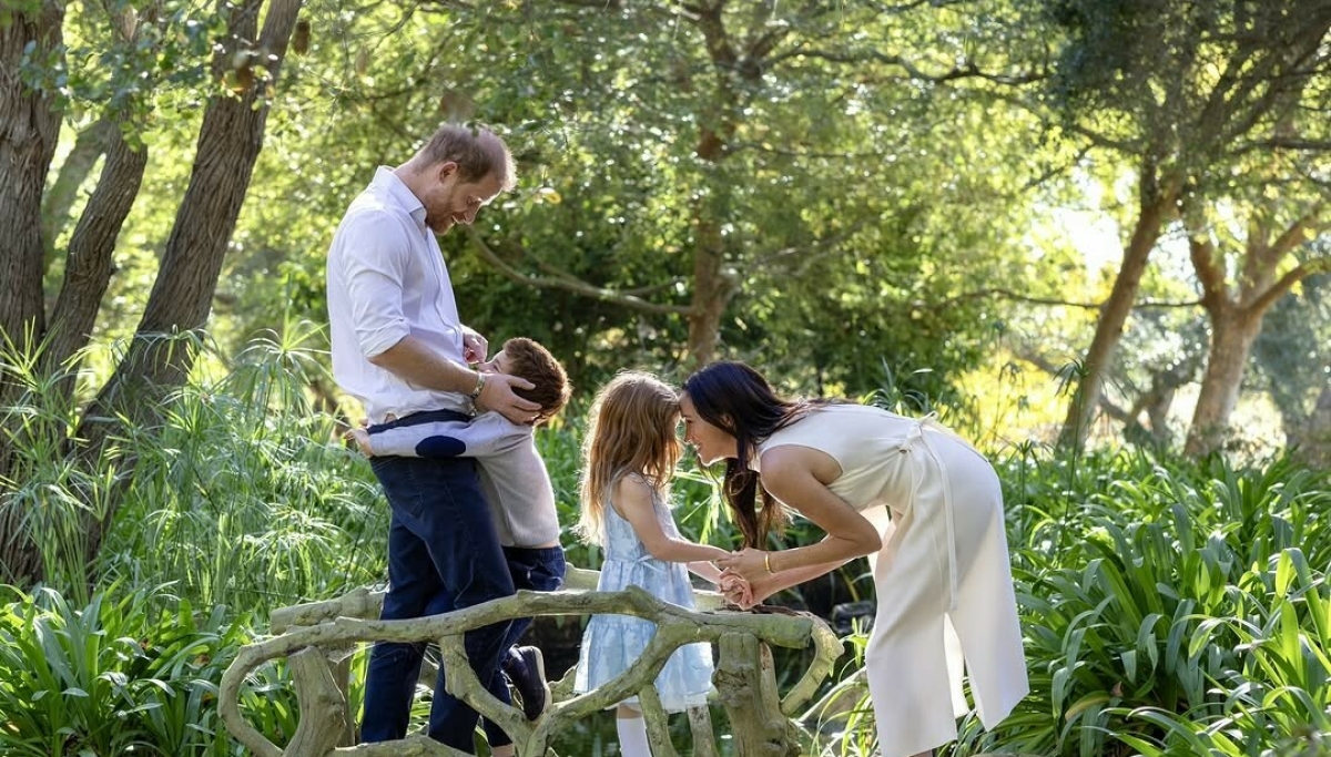 Meghan og prins Harry deler sjeldent familiebilde med barna