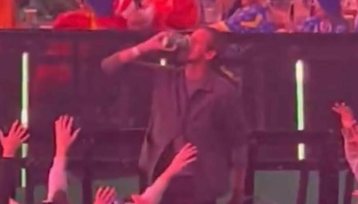 Dukket opp: - Gikk av hengslene