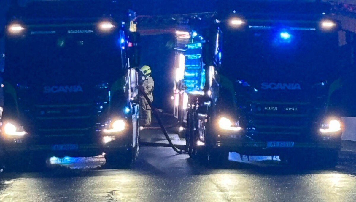 Fetsund: Åpne flammer fra enebolig